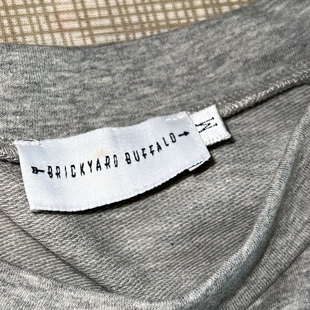 Brickyard Buffalo Embroidered Sweater size “M” - Picture 6 of 6